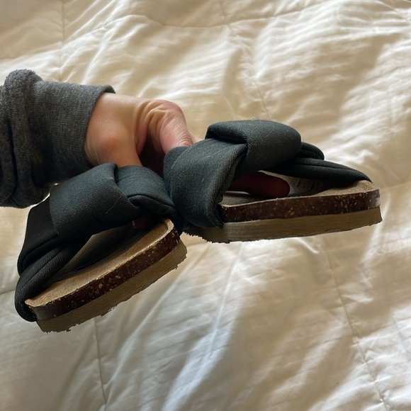 Aerie Slides - Picture 3 of 3